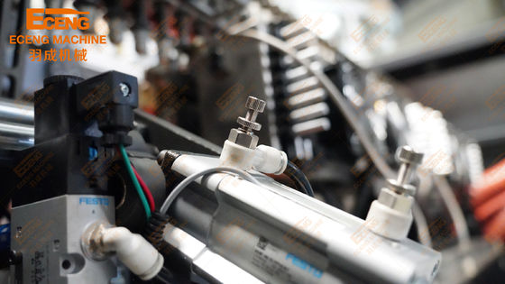 เครื่องเป่าขวดน้ำผลไม้เครื่องดื่ม 380V Eceng K4 การอนุรักษ์พลังงานอัตโนมัติ