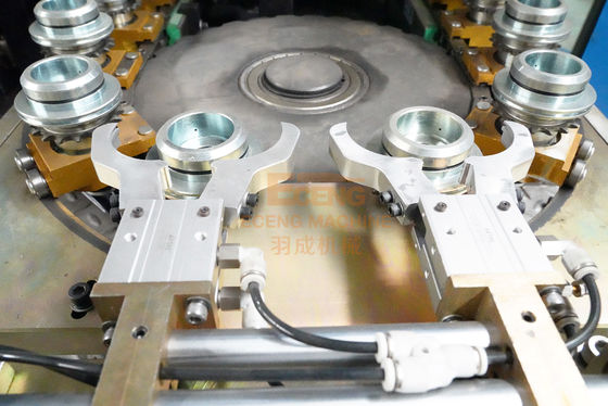 2 เครื่องเป่าขวดเคมีในช่องว่าง 2200BPH Output การให้อาหารด้วยมือ