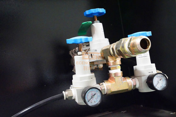 2 เครื่องเป่าขวดเคมีในช่องว่าง 2200BPH Output การให้อาหารด้วยมือ